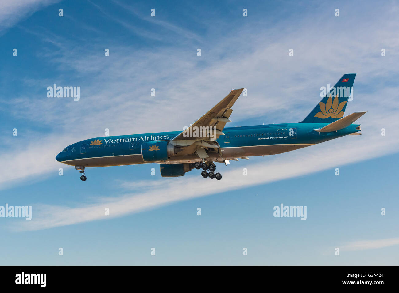 Vietnam Airlines Boeing 777-200 landing Banque D'Images