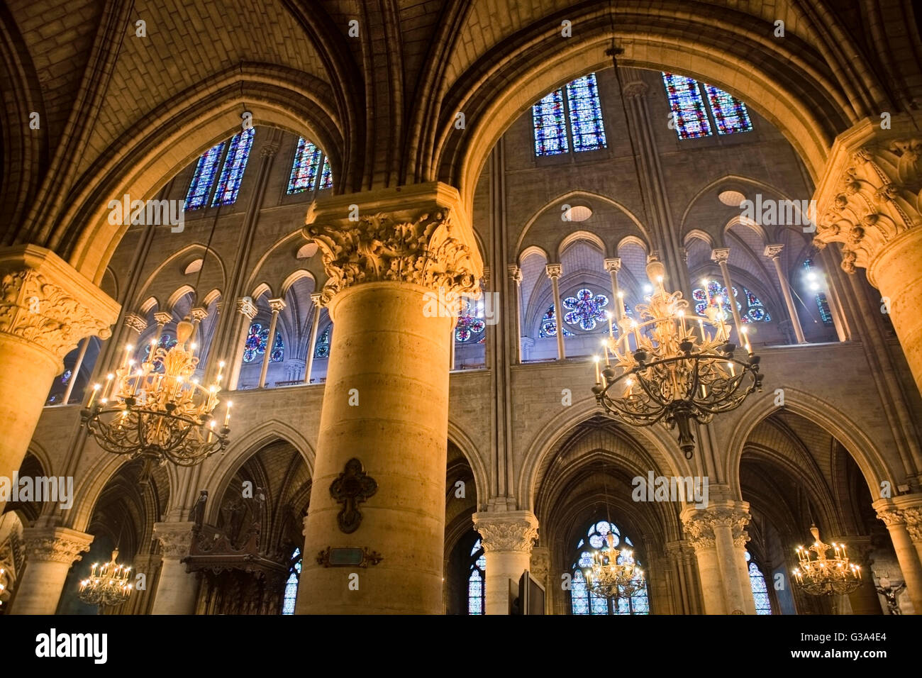À l'intérieur de la cathédrale Notre Dame de Paris Banque D'Images