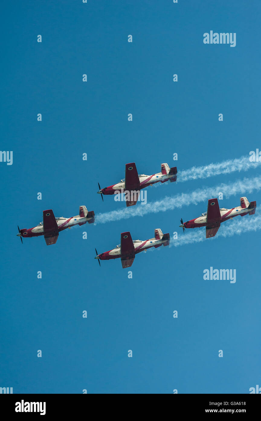 Israël, Tel Aviv - Jaffa, airshow traditionnel au-dessus de la ville le jour de l'indépendance - yom haatsmatout Banque D'Images