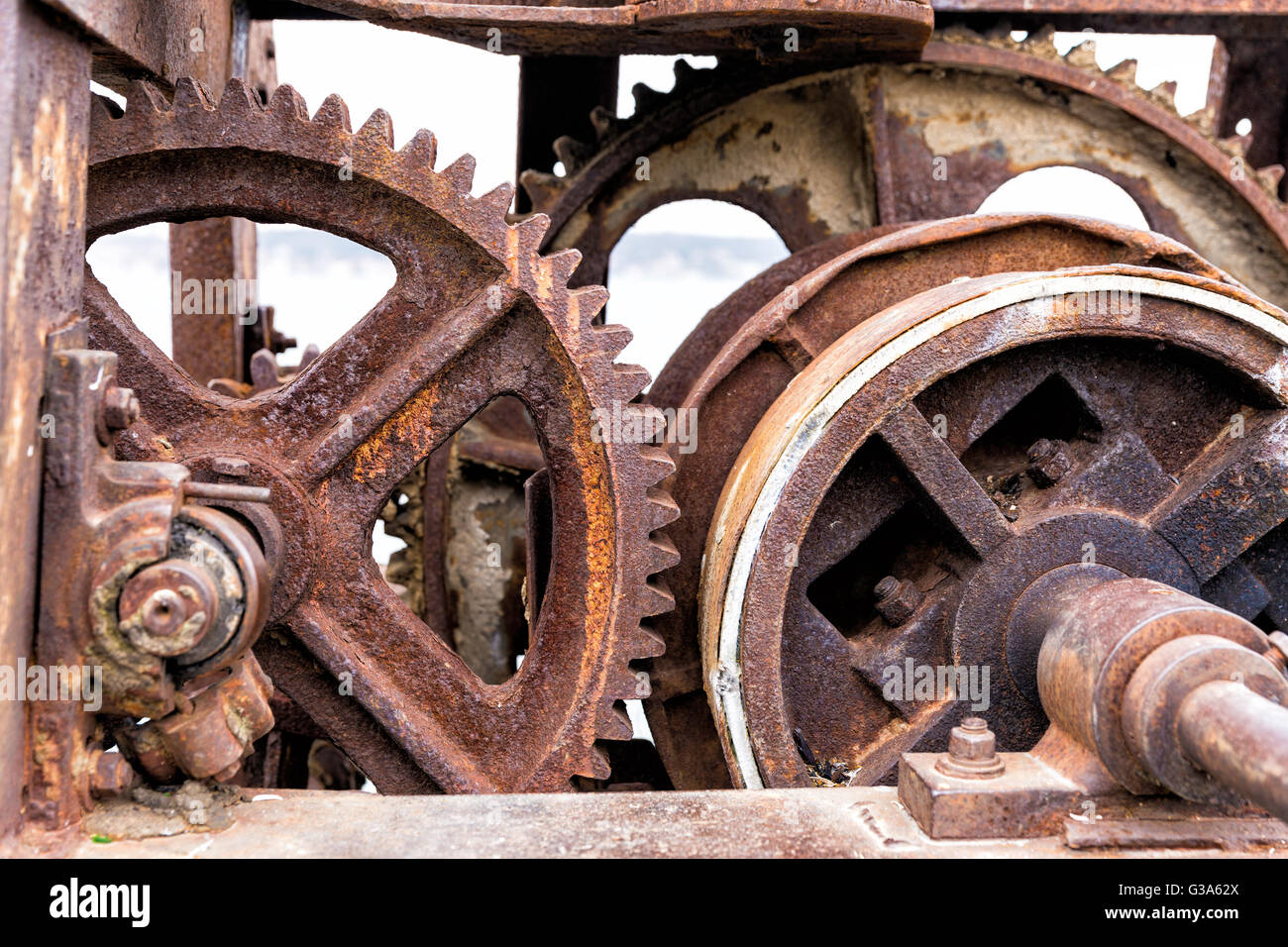 Old rusty gears pour l'industrie lourde comme un gros plan de pièces de machines Banque D'Images