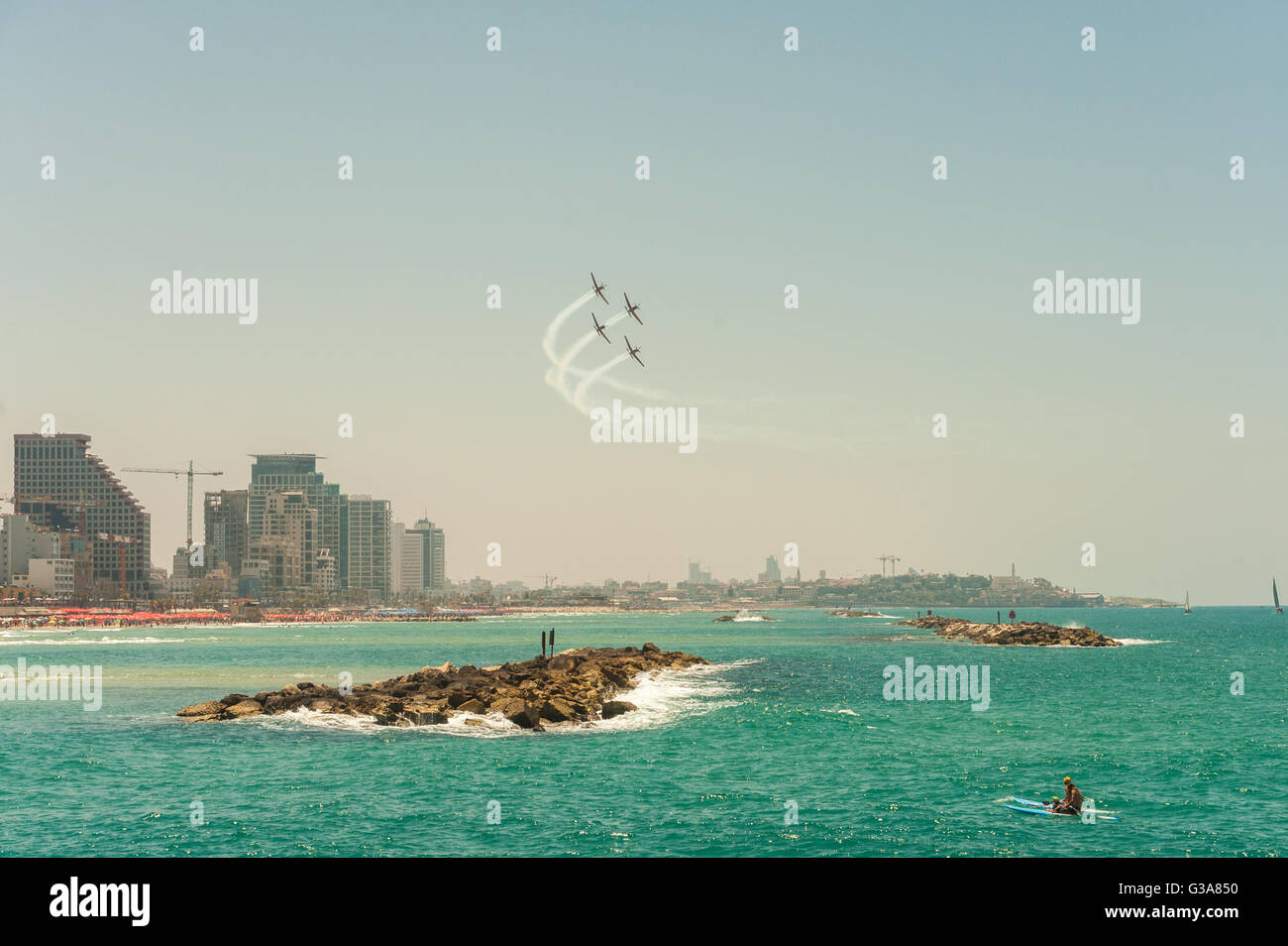 Israël, Tel Aviv - Jaffa, airshow traditionnel au-dessus de la ville le jour de l'indépendance - yom haatsmatout Banque D'Images