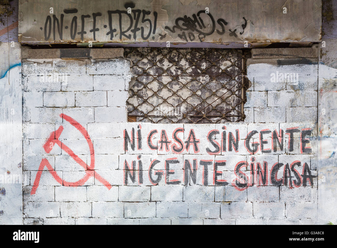 Street art et graffitis sur les bâtiments de Montevideo, Uruguay, Amérique du Sud. Banque D'Images