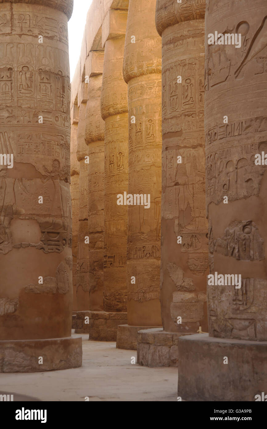 Salle hypostyle, Temples de Karnak, Louxor Banque D'Images