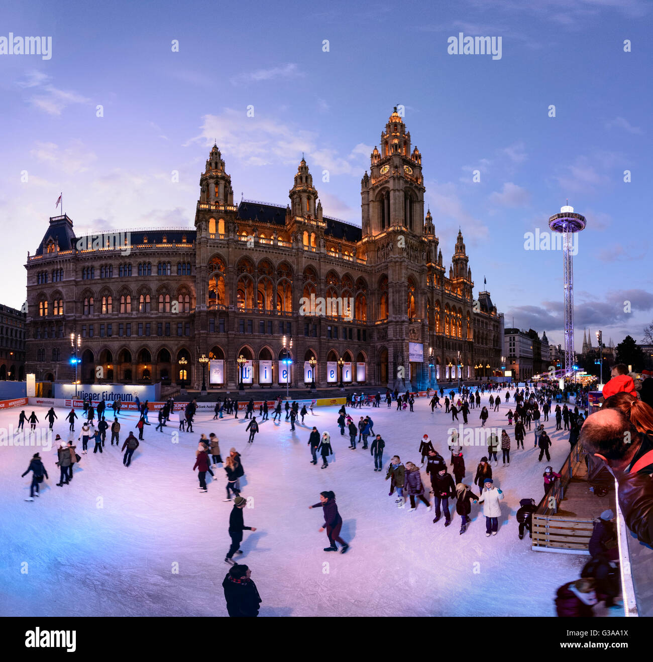 Hôtel de ville avec patinoire "Vienne Ice Dream' et Lookout Skyliner Ville, l'Autriche, Wien, 01., Wien, Vienne Banque D'Images