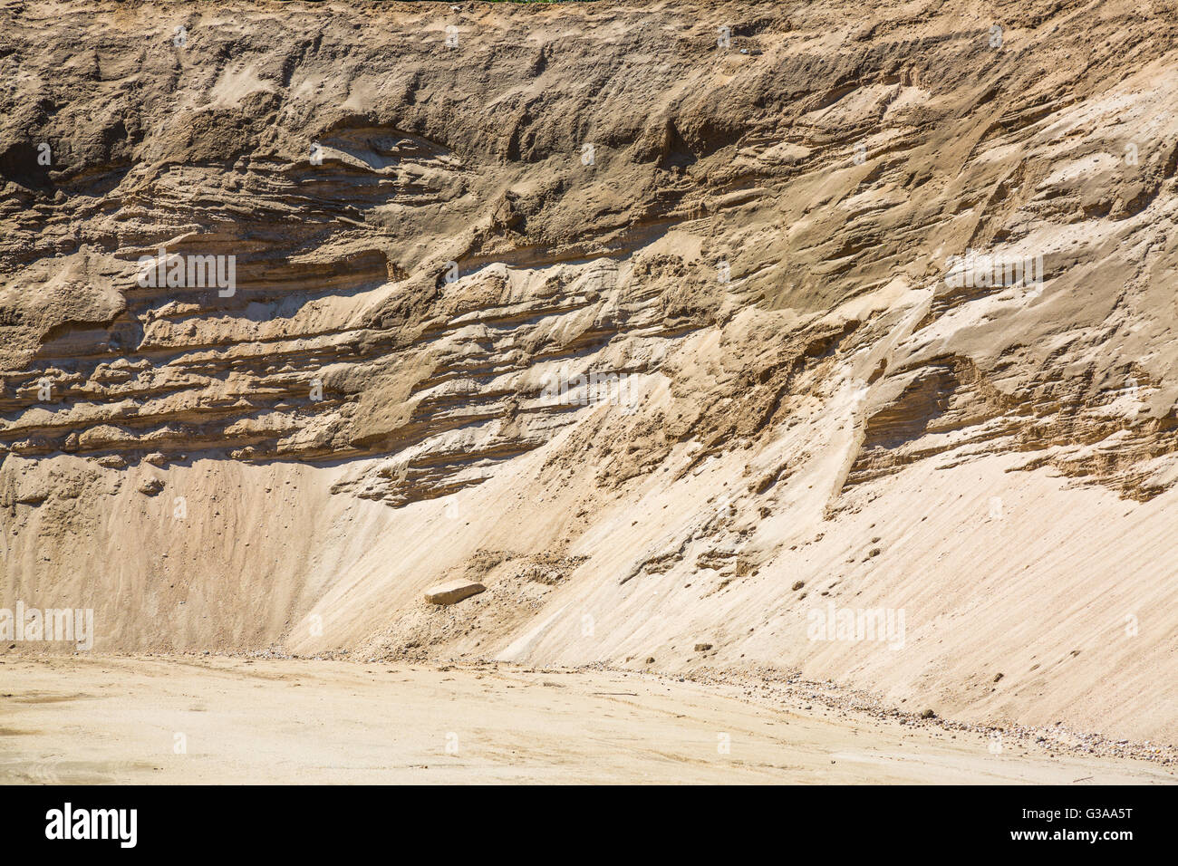 Image d'une carrière de sable et de ses couches de sable Banque D'Images