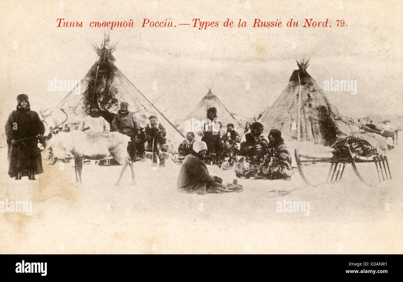 Village russe - Sibérie du Nord - tentes et rennes Banque D'Images