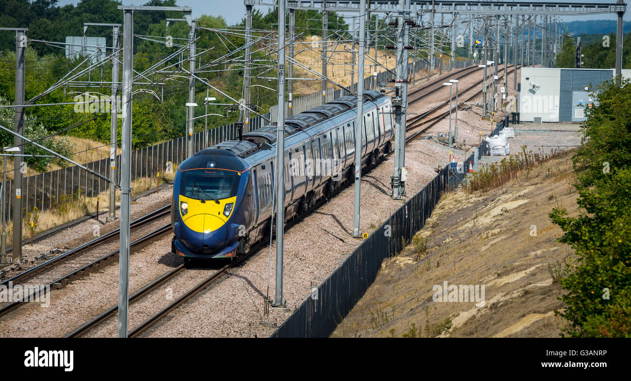 Train à grande vitesse de classe 395 du sud-est entre Kent et Londres sur la ligne High Speed 1 en Angleterre. Banque D'Images