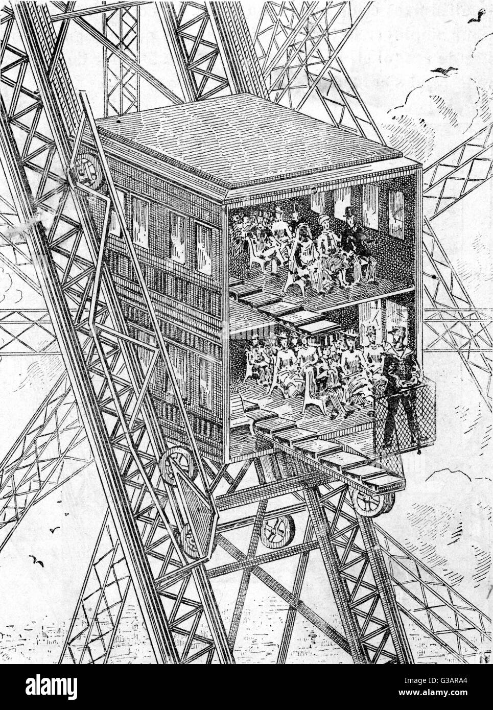 Paris, France - la Tour Eiffel, ascenseur Otis. Banque D'Images
