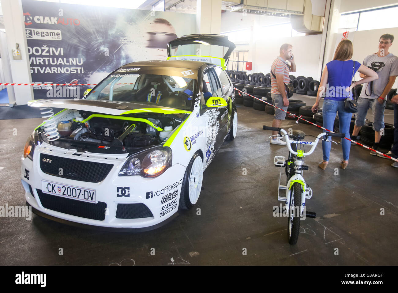 Une voiture Volkswagen Polo à partir de compter compter Vedran Delimar conducteur exposé à fast and furious course de rue à Zagreb, Croatie. Banque D'Images
