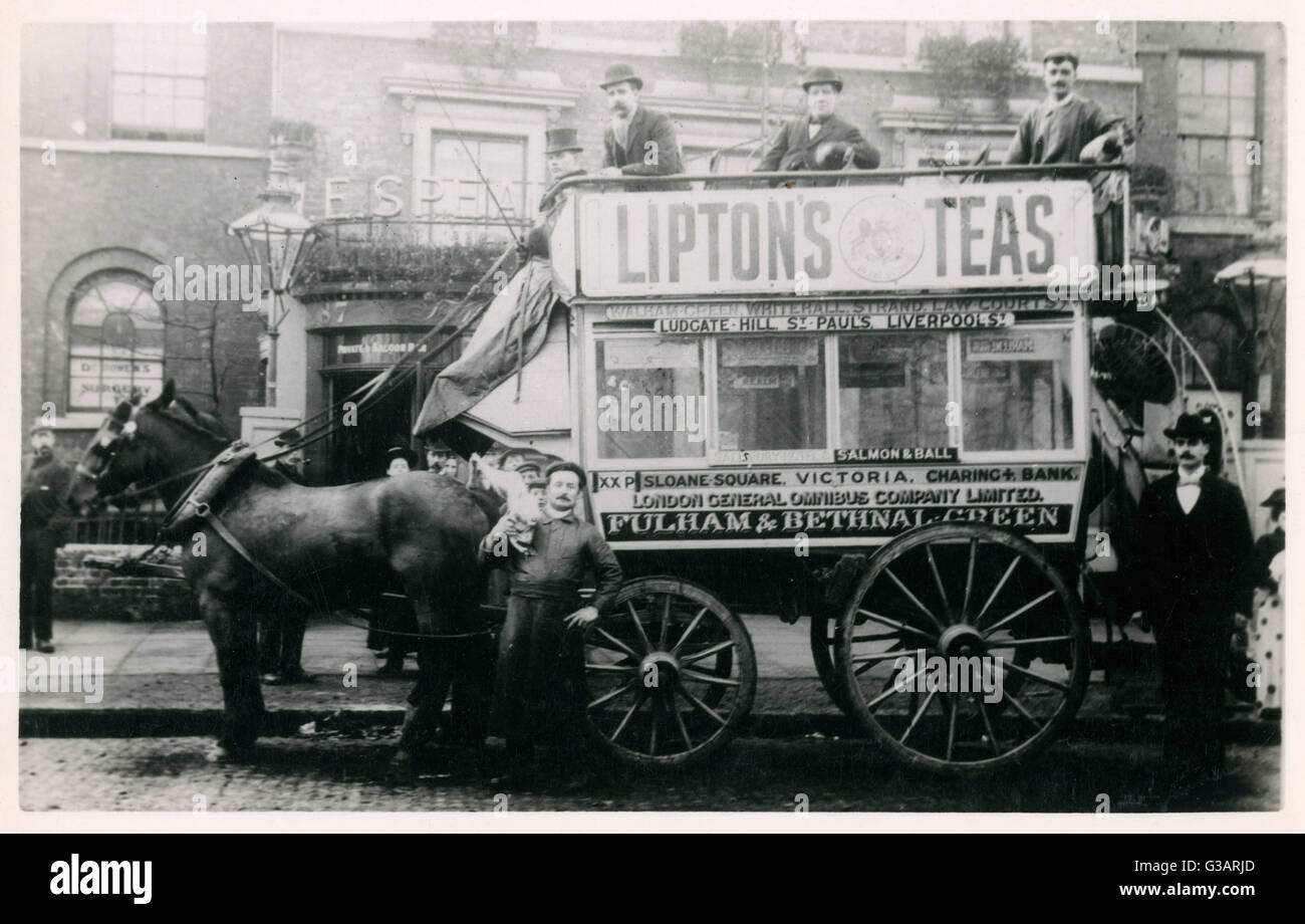 Bus à cheval avec publicité Liptons Tea, Londres Banque D'Images
