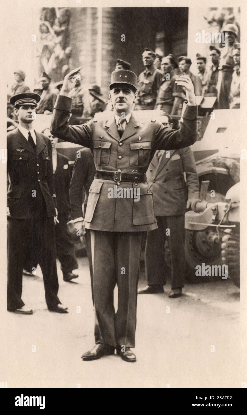 La libération de Paris - FIN DE LA SECONDE GUERRE MONDIALE. Le général de Gaulle à la place de l'Etoile. Date : 1945 Banque D'Images