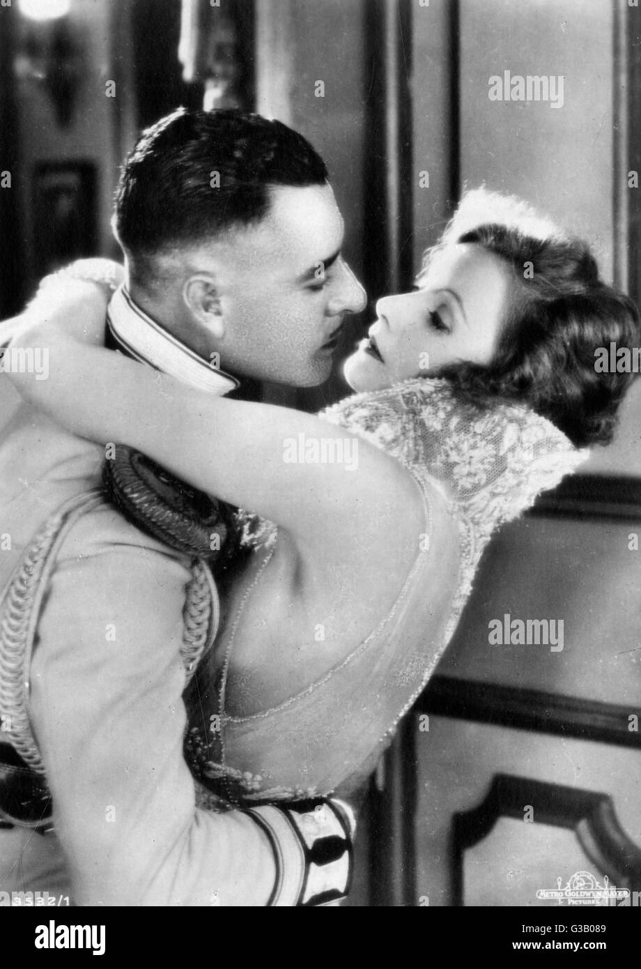 John Gilbert et Greta Garbo embrassant Banque D'Images