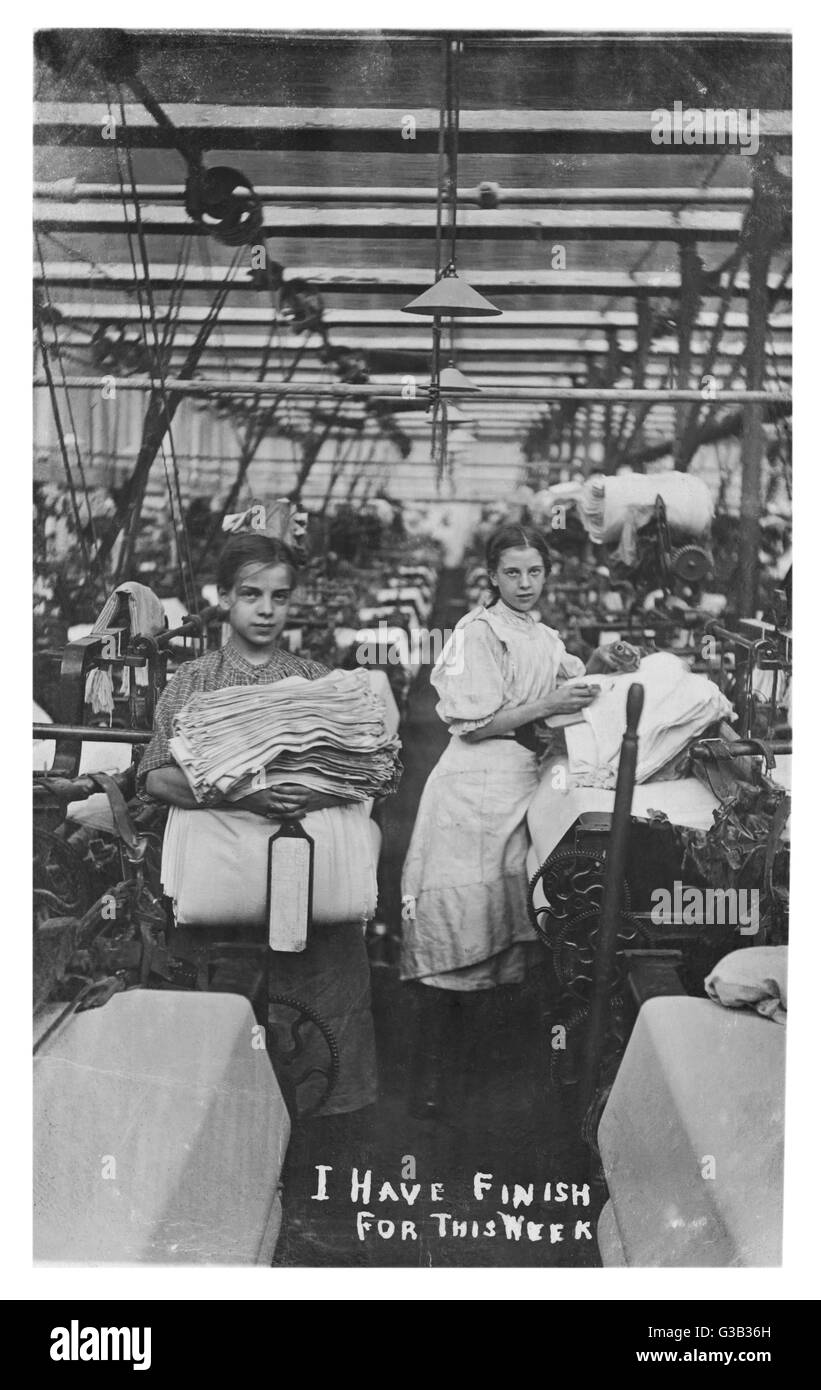 Très jeunes filles moulin Lancashire. Date : vers 1900 Banque D'Images