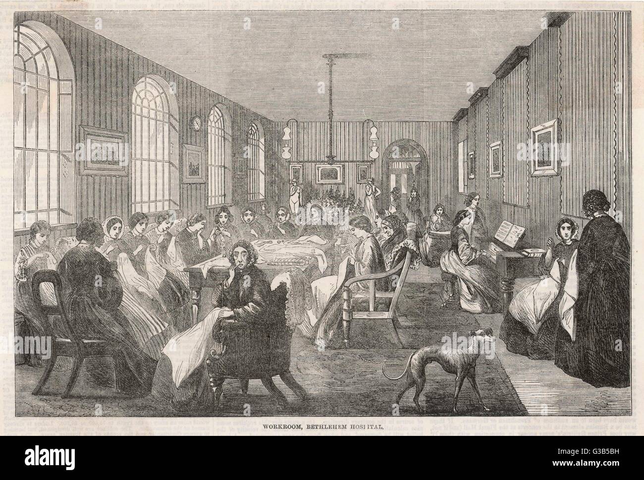 L'atelier, l'hôpital de Bethléem ; les femmes s'asseoir autour d'une table de grande taille font leur broderie, tandis que d'autres jouer du piano Date : 1860 Banque D'Images