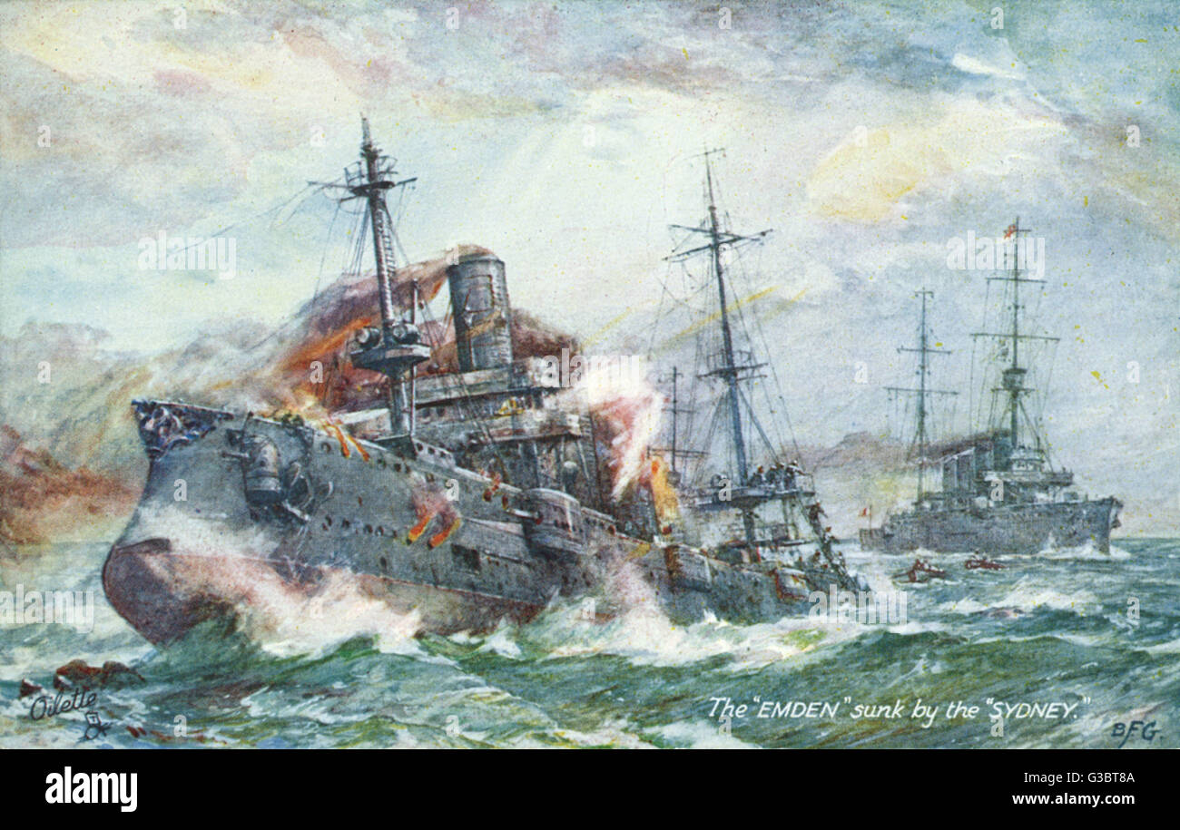 Le croiseur léger allemand SMS Emden attaqué par HMAS Sydney le 9 novembre 1914, à la bataille de Cocos. Date : 1914 Banque D'Images