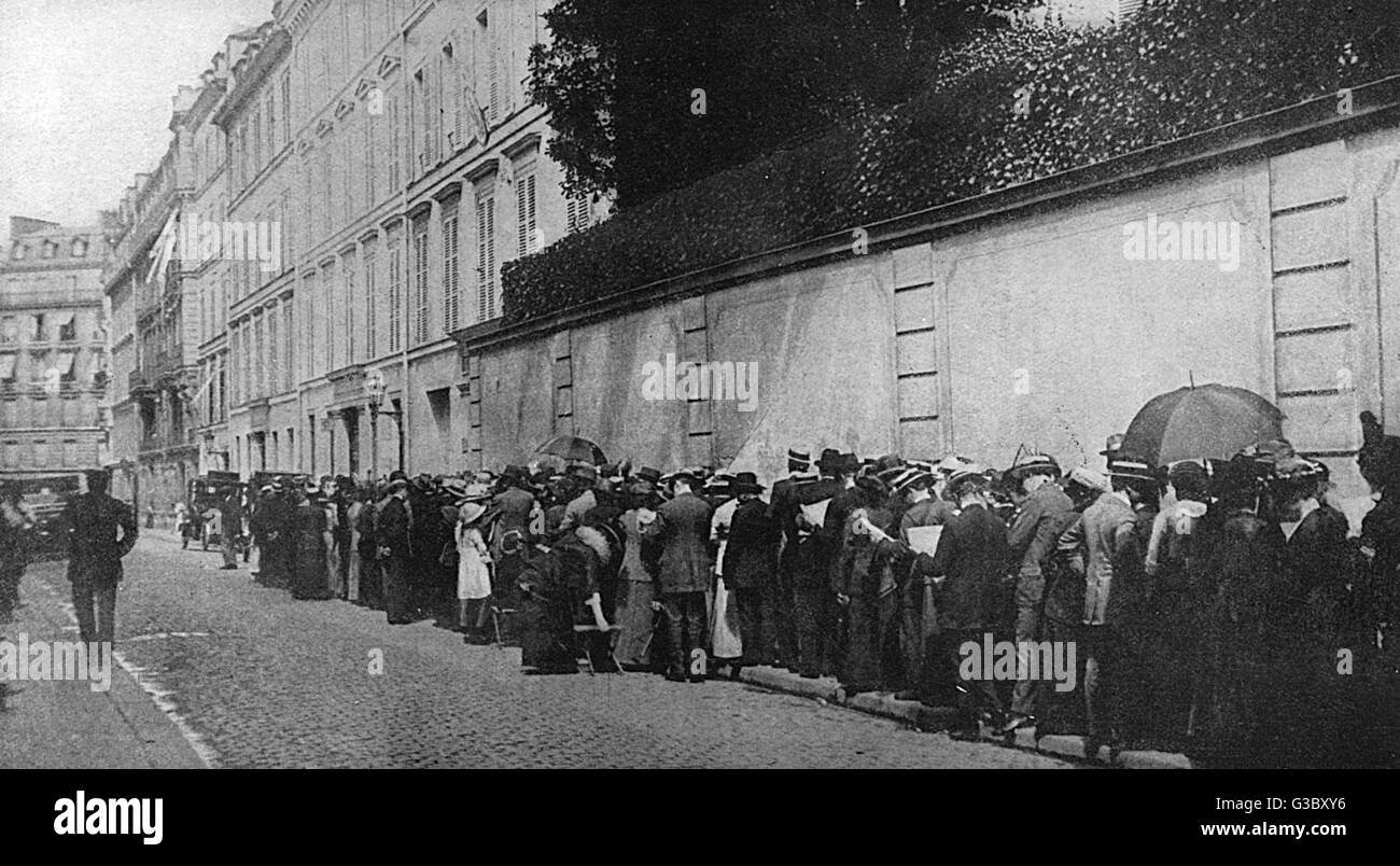 Les demandeurs au consulat britannique à Paris à l'éclosion de WW1 Banque D'Images