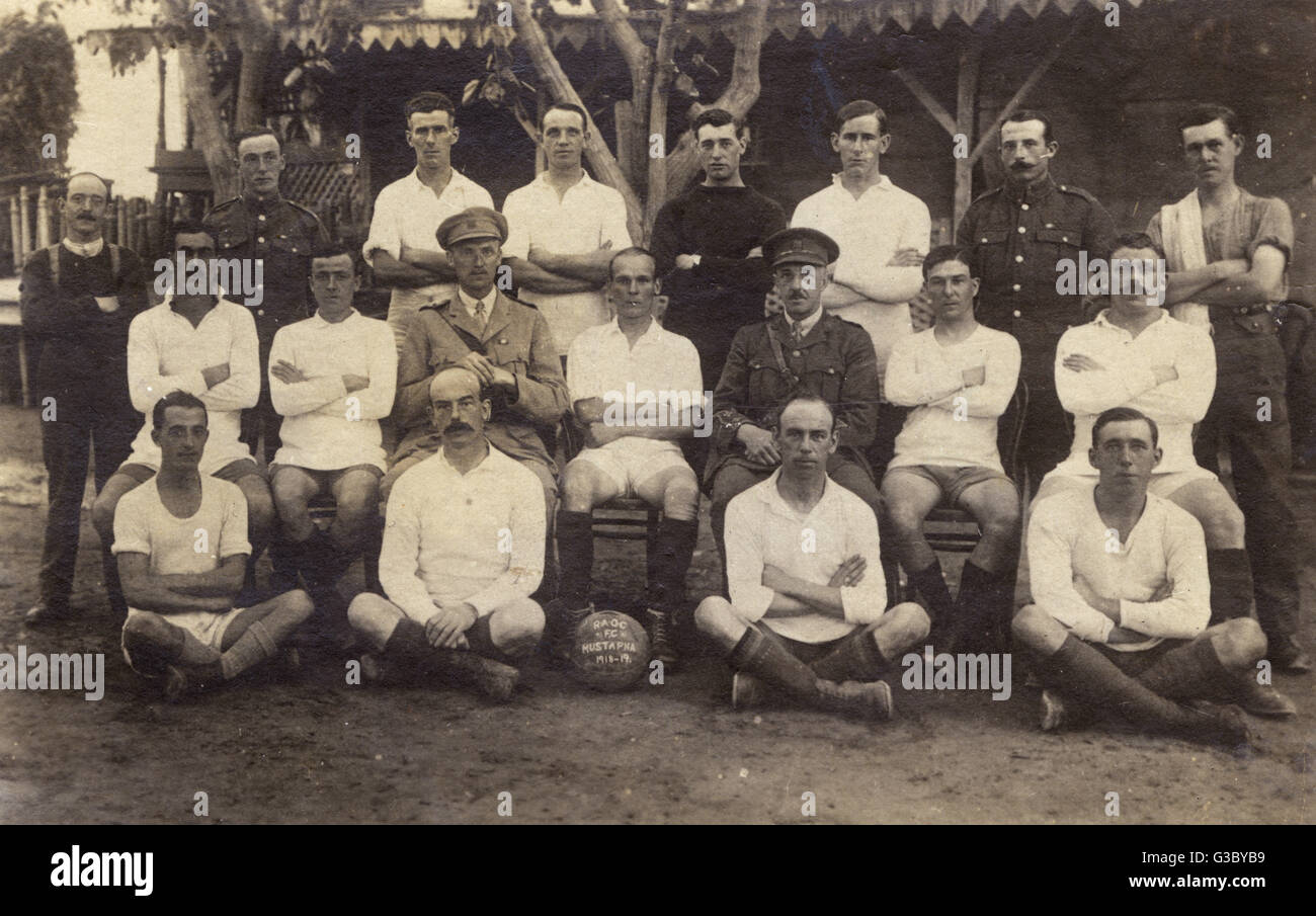 Photo de groupe, équipe de football de la RAOC Mustapha, Egypte, WW1 Banque D'Images