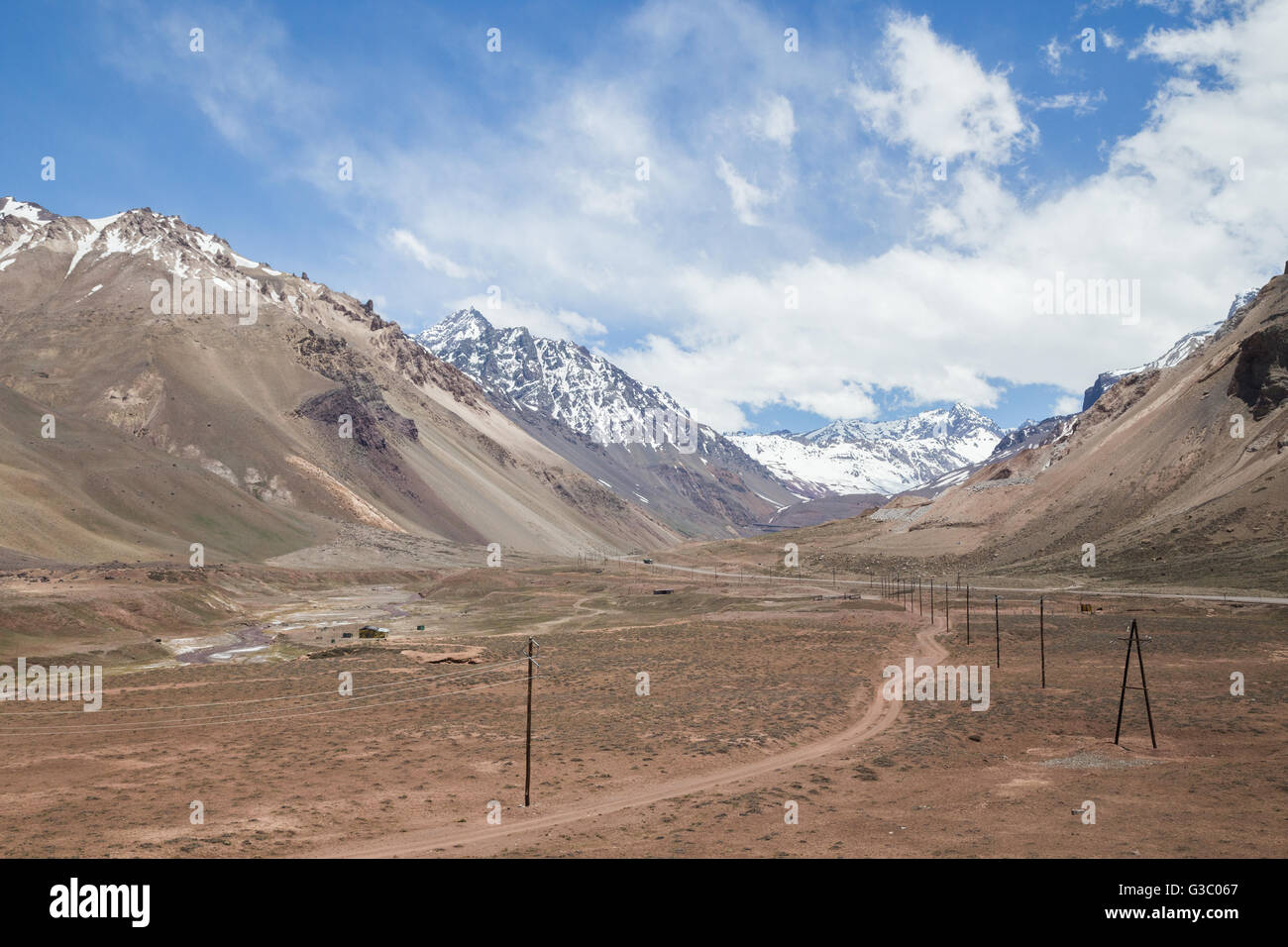 Paysage le long de la Route Nationale 7 par gamme de montagne des Andes près de la frontière de l'Argentine. Banque D'Images