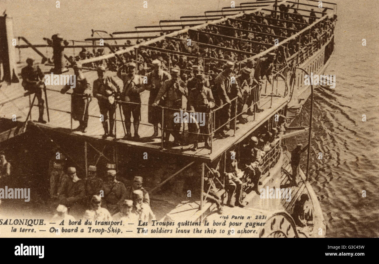 WW1 - Thessalonique, Grèce - soldats d'un navire de troupe Banque D'Images