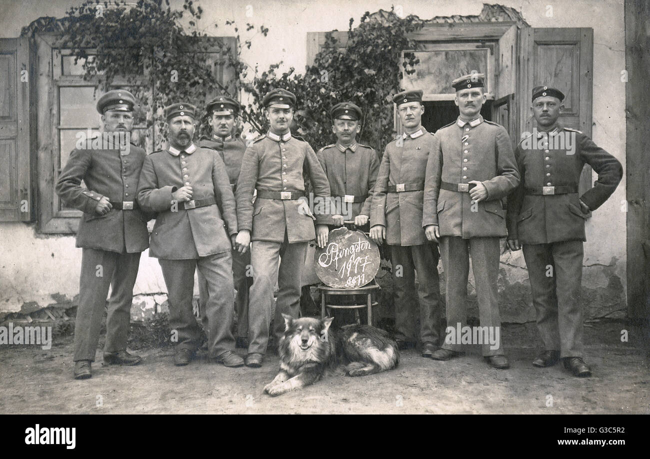Soldats allemands sur la carte postale de Whitsun, WW1 Banque D'Images
