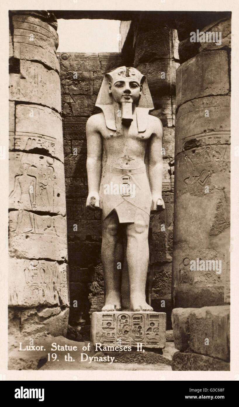 Luxor Temple Complex, Égypte - Statue du Pharaon Rameses II Banque D'Images