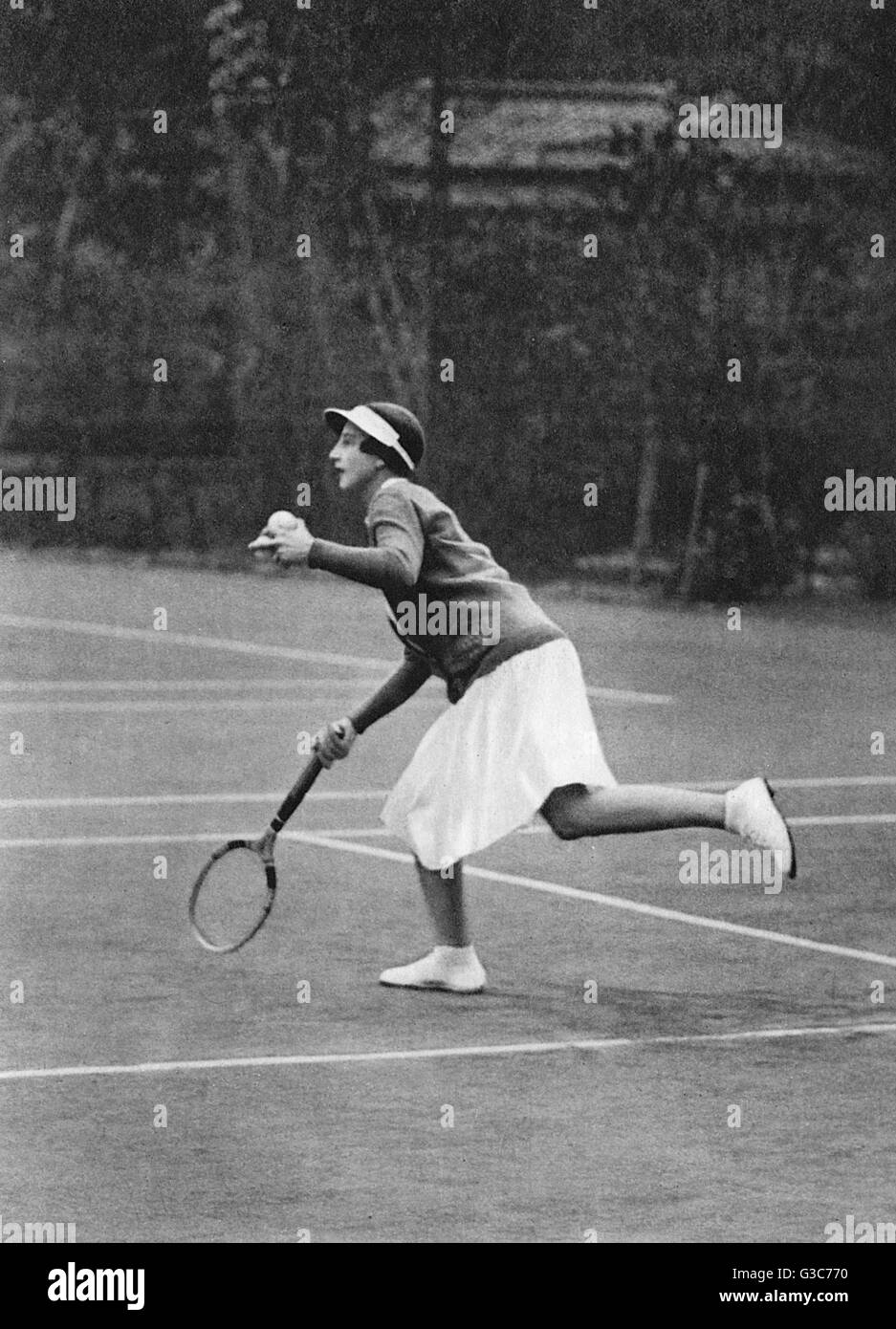 Mme Helen Wills Moody pratiquer le tennis au Japon. 1932 Banque D'Images