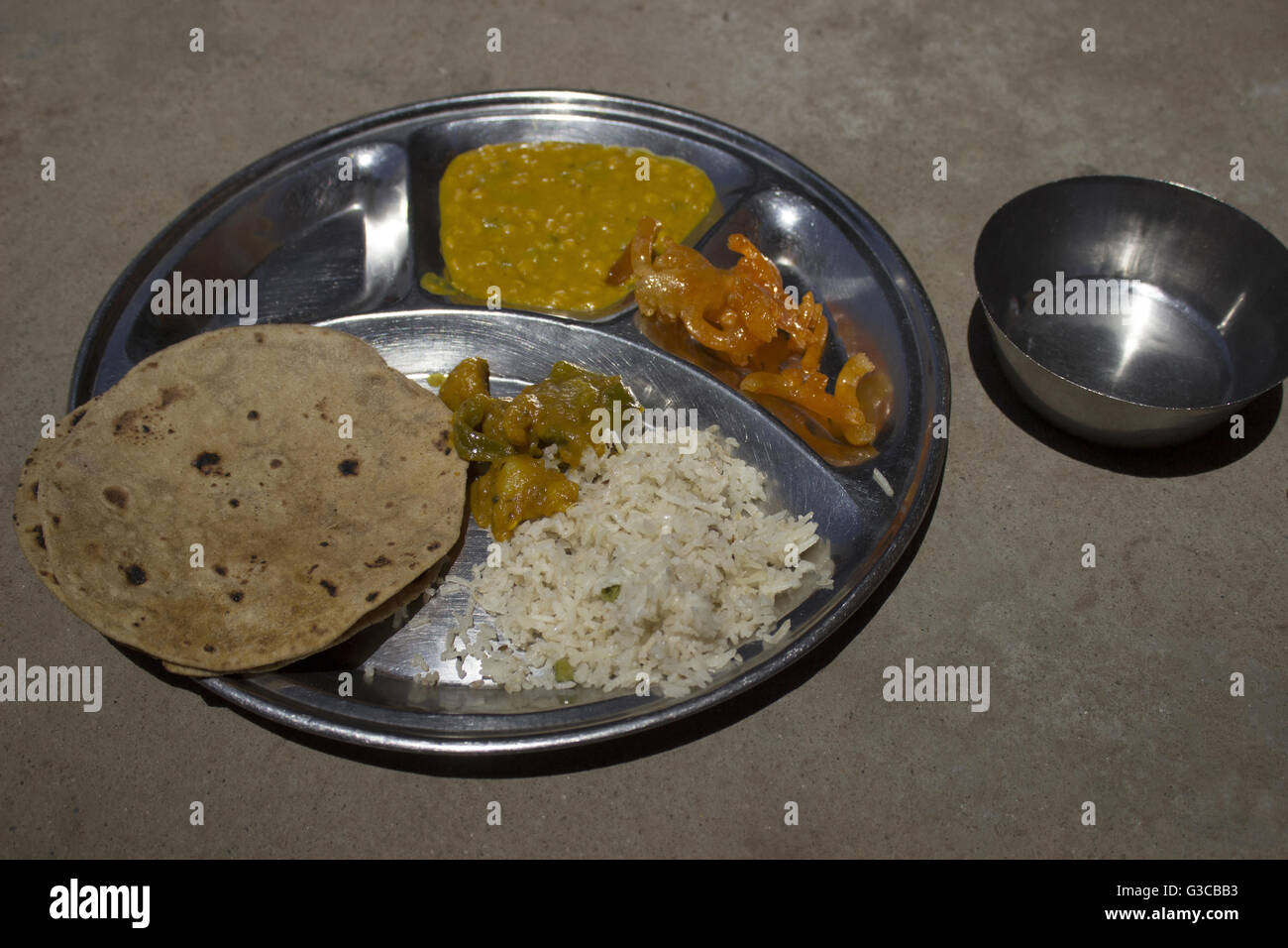 Langar ou béni la nourriture au temple sikh gurdwara (). Kumbh Mela 2016. ujjain, Madhya Pradesh, Inde Banque D'Images