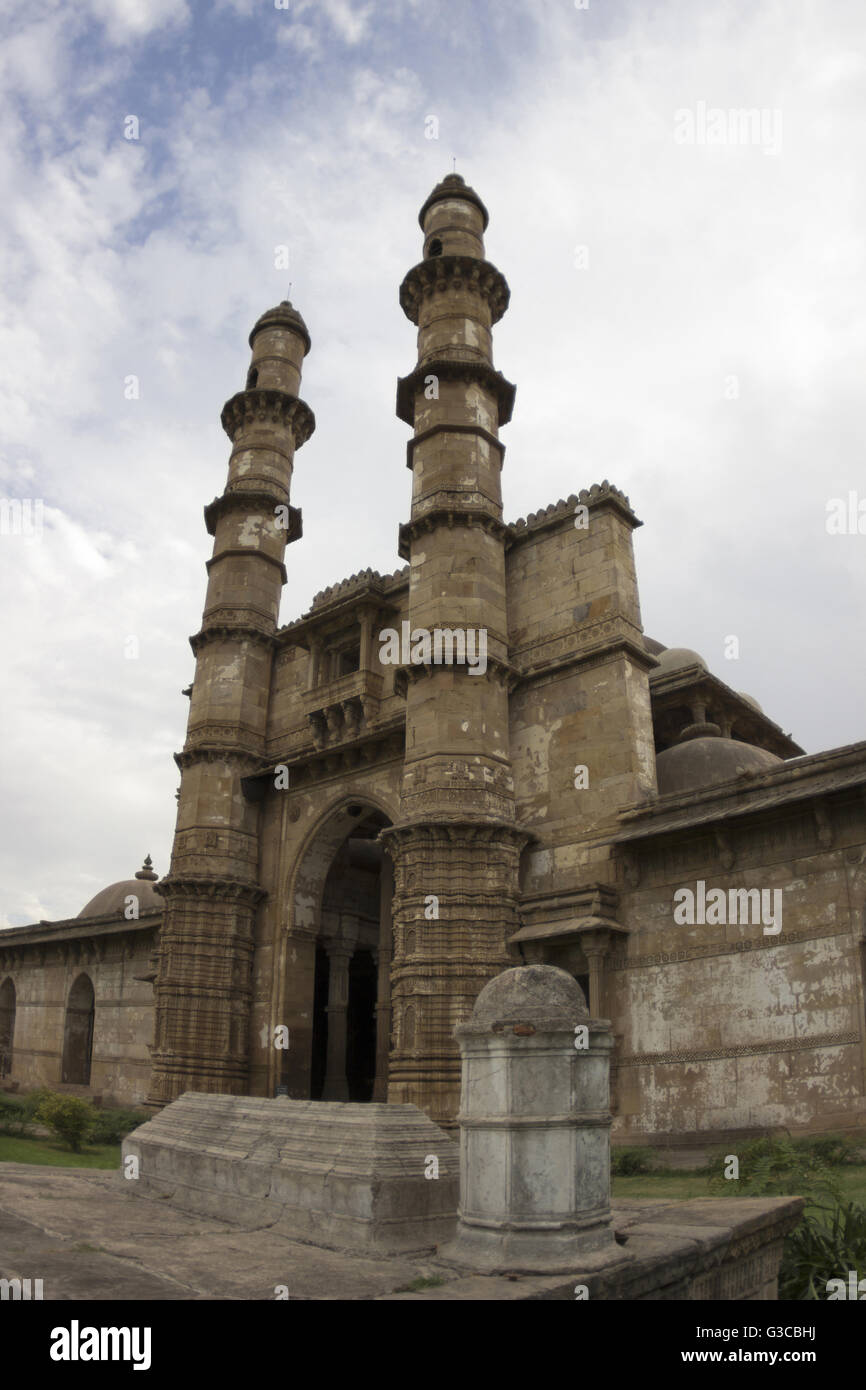 Vue de côté. La mosquée Jami Masjid ou. Pavagadh Champaner Parc archéologique. UNESCO World Heritage Site. Panchmahal, Gujarat. L'Inde Banque D'Images