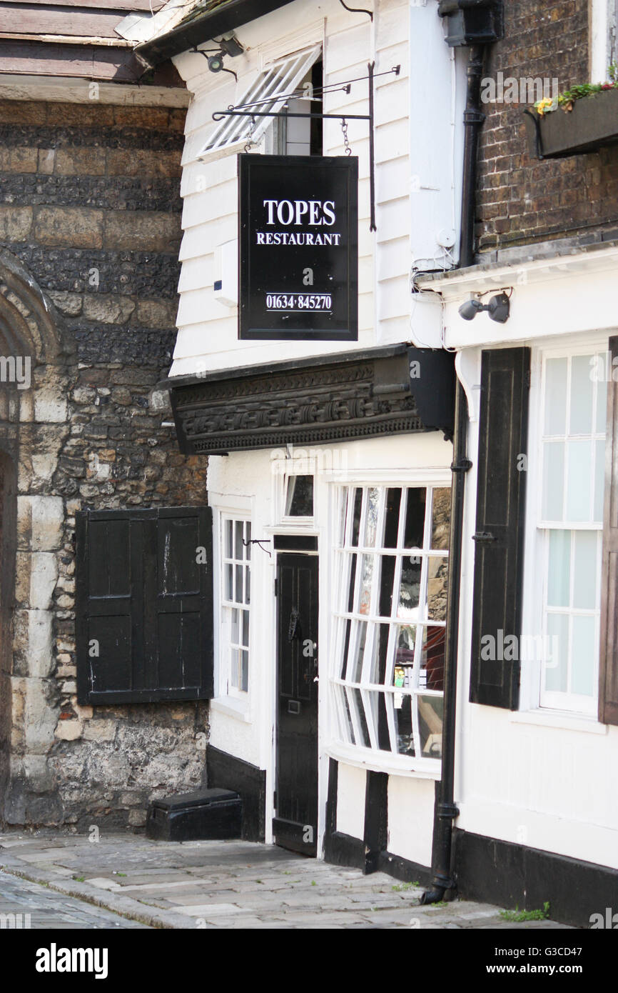 Topes Restaurant, Rochester, Kent situé dans un buiilding qui remonte à la 15ème, 16ème et 17ème siècle Banque D'Images