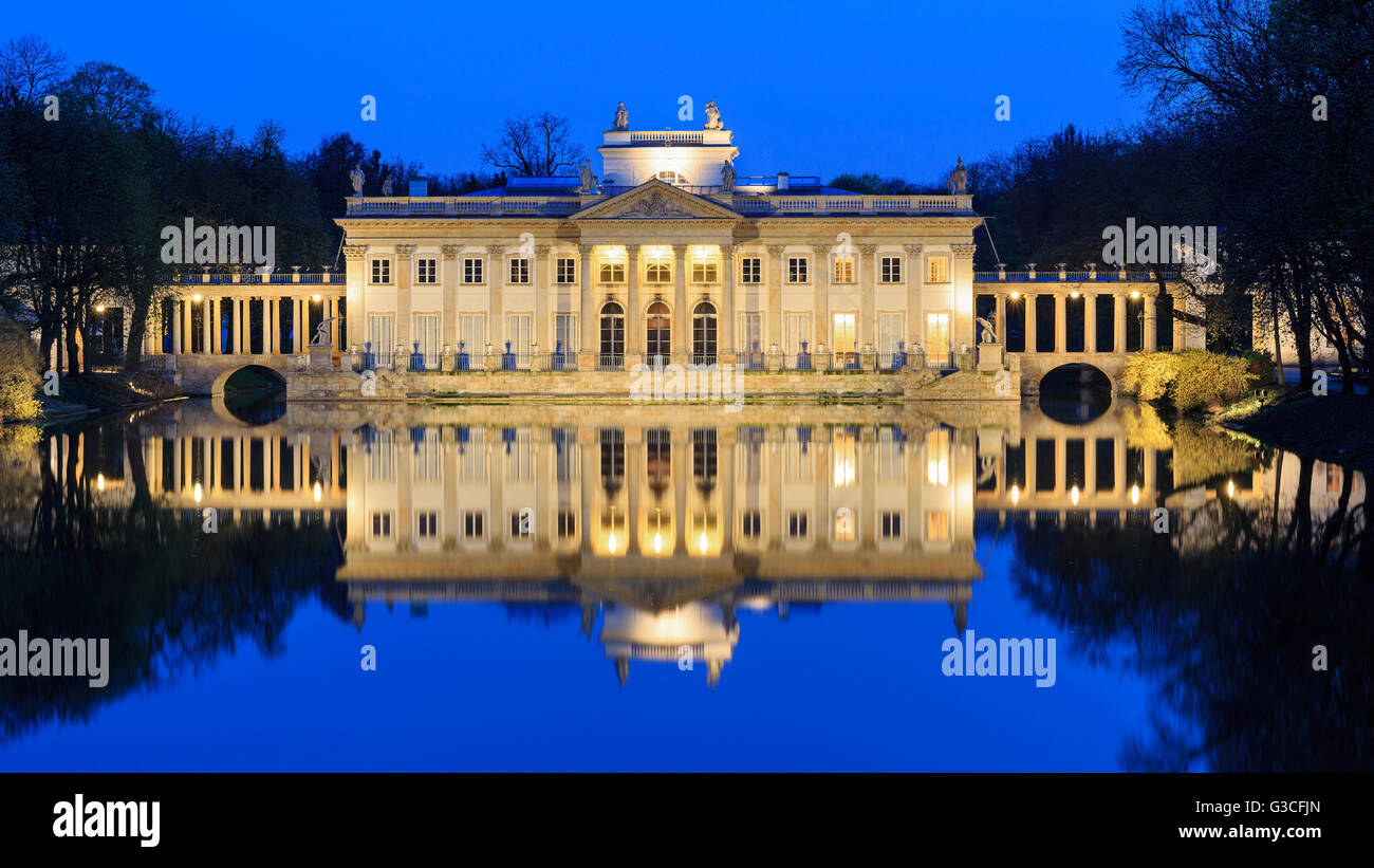 Palais Royal sur l'eau dans Parc Lazienki à Varsovie,nuit Banque D'Images