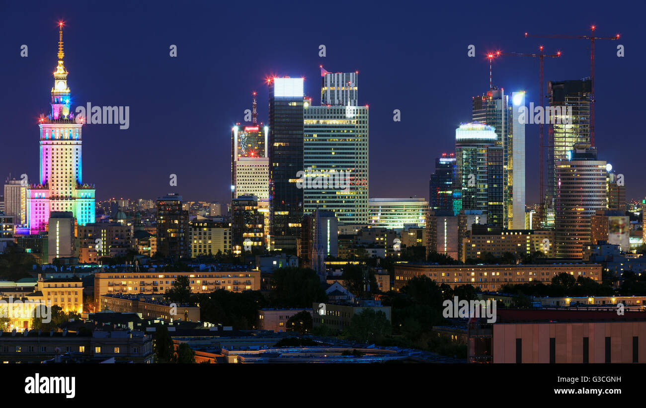 Centre-ville de Varsovie dans la nuit Banque D'Images