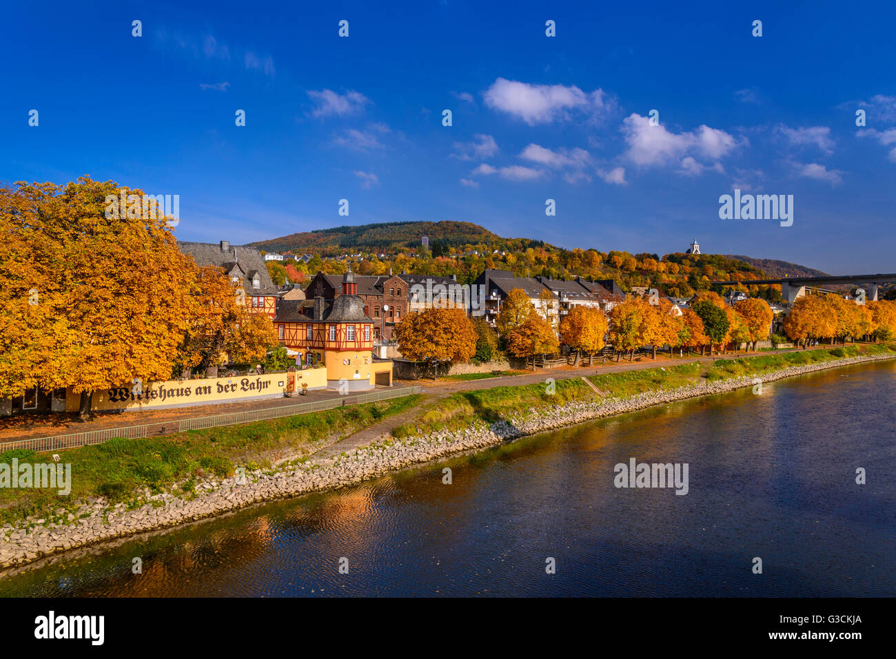 Allemagne, Rhénanie-Palatinat, Vallée du Haut-Rhin moyen, Lahnstein, district Niederlahnstein, rive droite de la rivière Lahn avec Wirtshaus an der Lahn Banque D'Images