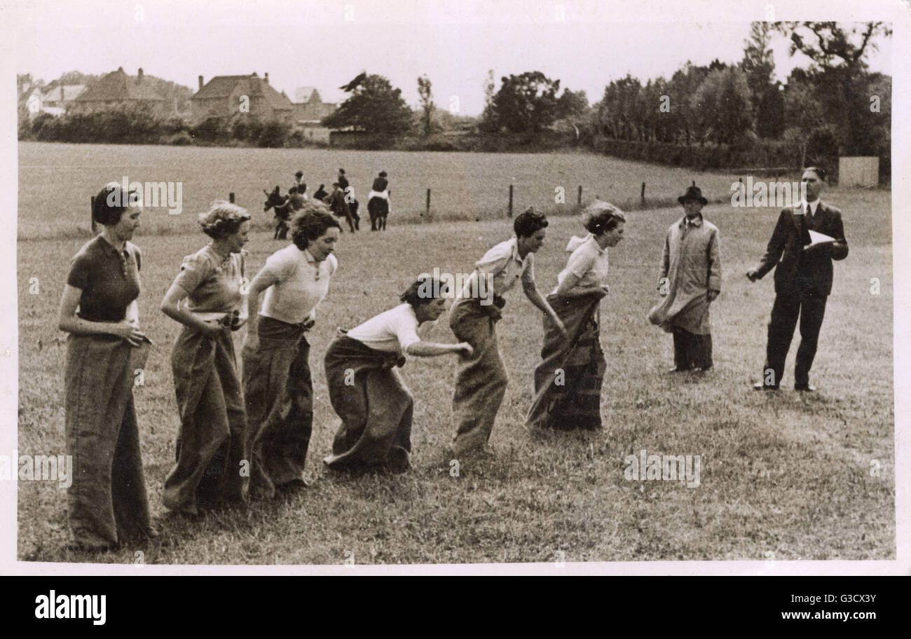Fille de terre de la seconde guerre mondiale pendant Banque de