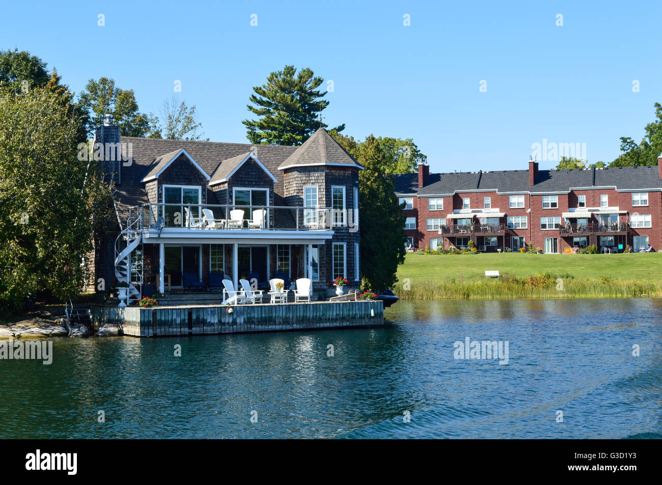 Kingston, Canada - le 23 septembre 2015 : une île dans la région des Mille-Îles en été à Kingston, Ontario, Canada Banque D'Images