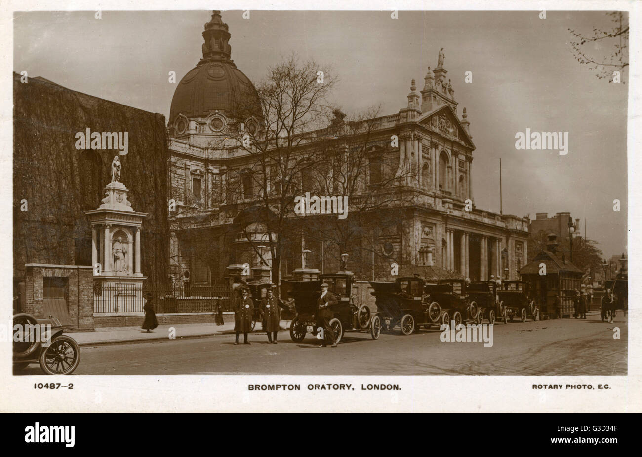Brompton Oratoire, Londres - avec station de taxis Banque D'Images