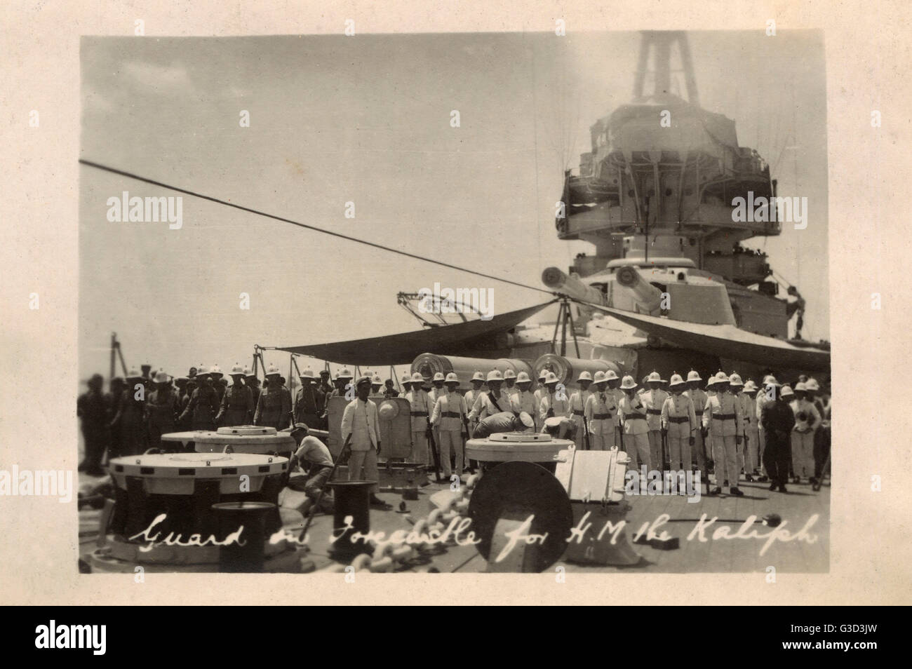 HMS Marlborough - garde de la piste en attente de l'arrivée de Sultan Banque D'Images