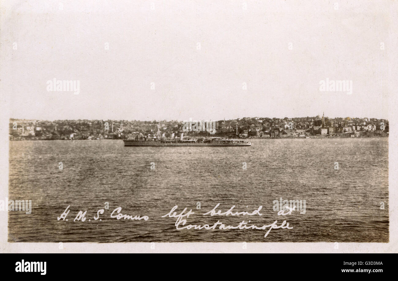 Le HMS Comus est parti à Istanbul, Turquie - août 1923 Banque D'Images