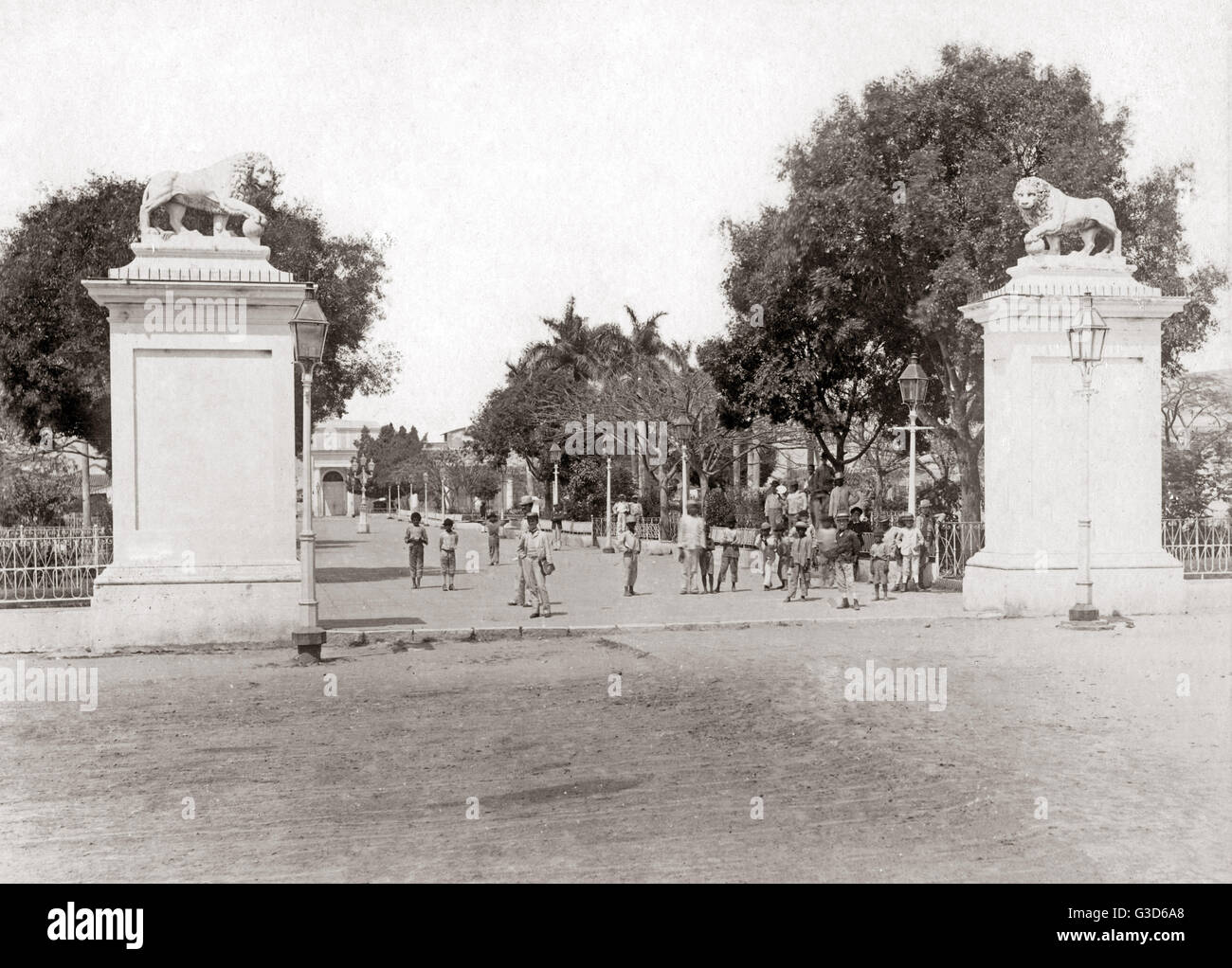 Entrée à la Plaza, probablement Cienfuegos, Cuba, vers 1900 Banque D'Images