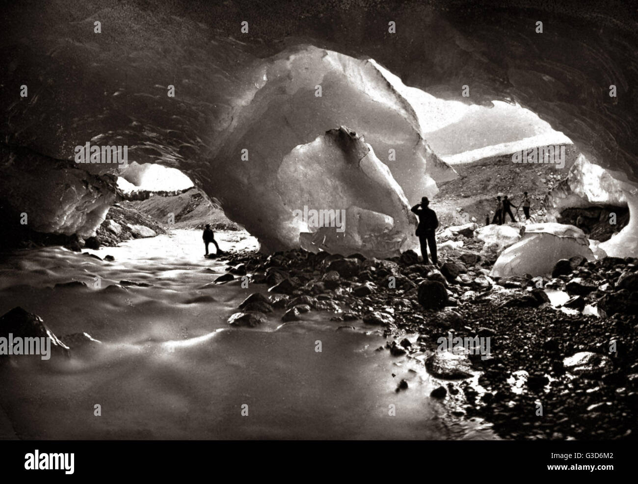 Grotte de glace, glacier de Grindelwald, 1870s (Adolphe Braun) Banque D'Images