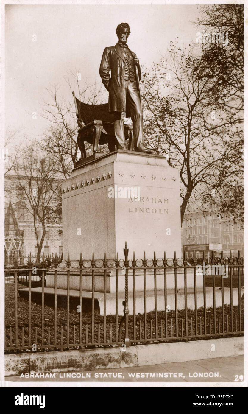 Statue du président américain Abraham Lincoln (1809-1865), la place du Parlement, Westminster, London (maintenant re-situé à légèrement pour se placer en face de la Middlesex Guildhall) - une réplique de la pièce originale par Augustus Saint-Gaudens, érigée à Lincoln Park de Chicago. Banque D'Images