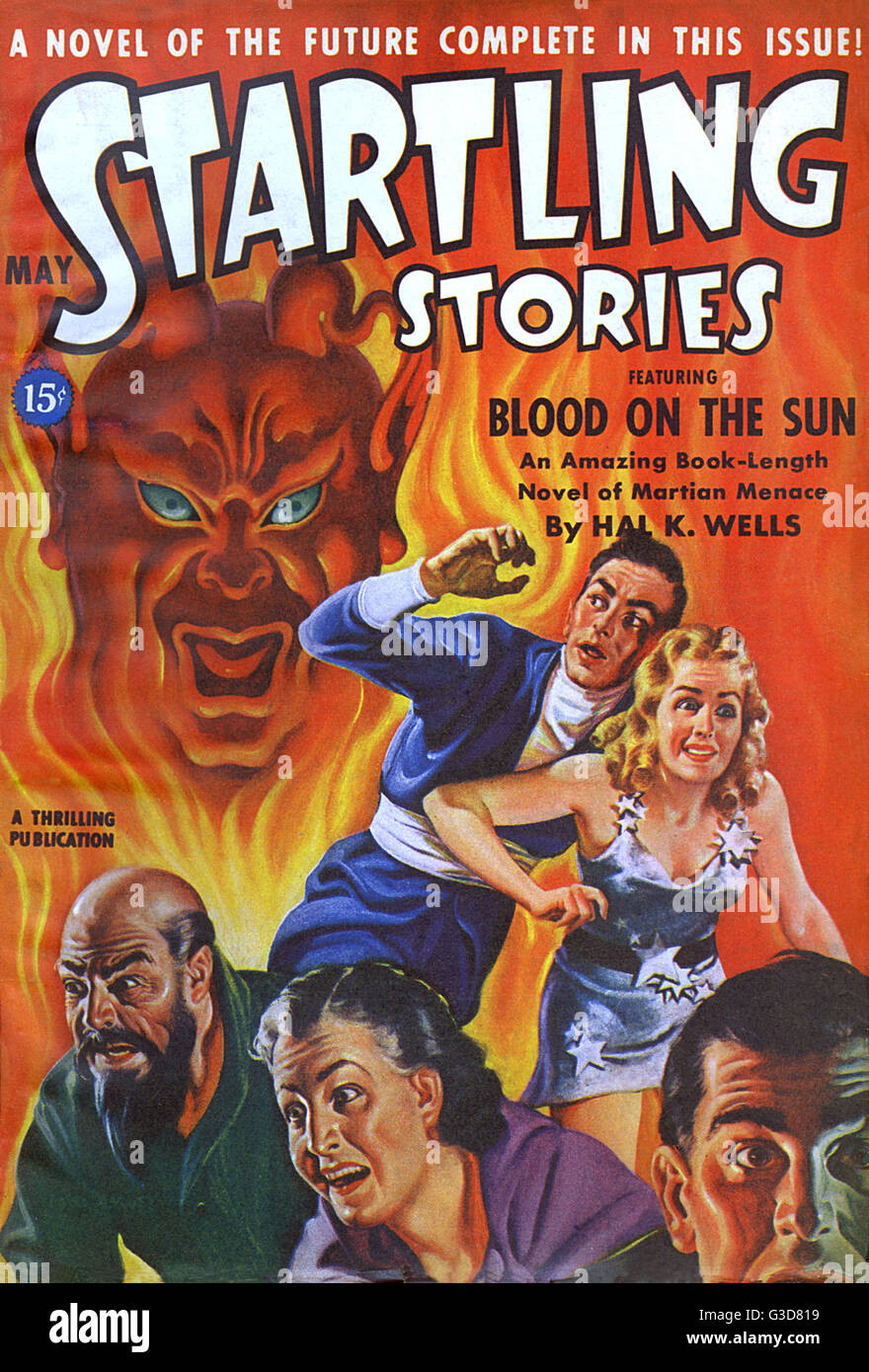 Des histoires étonnantes - du sang sur le Soleil par Hal K. Wells. Deux femmes et trois hommes fuir peureusement à partir d'une figure satanique entouré par le feu. Date : 1942 Banque D'Images
