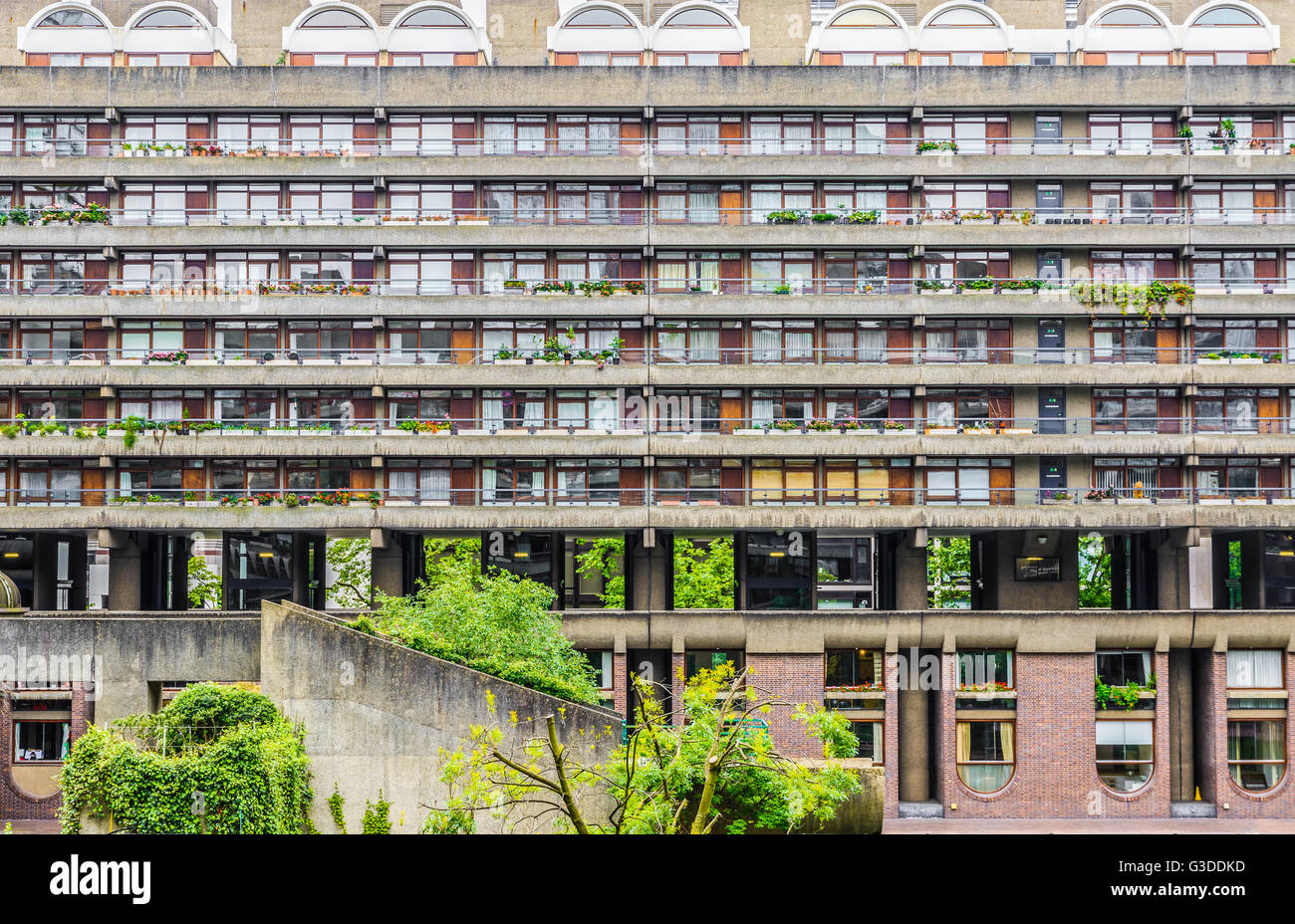 Architecture bâtiment brutaliste dans le complexe de Barbican, Londres Banque D'Images