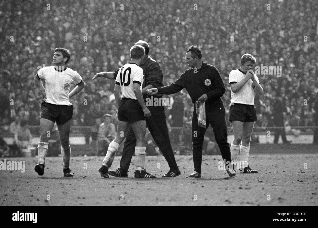 Pour la Coupe du Monde 1966 - Final - Angleterre - l'Allemagne de l'Ouest 4-2 - Utilisation dans le monde entier | Banque D'Images