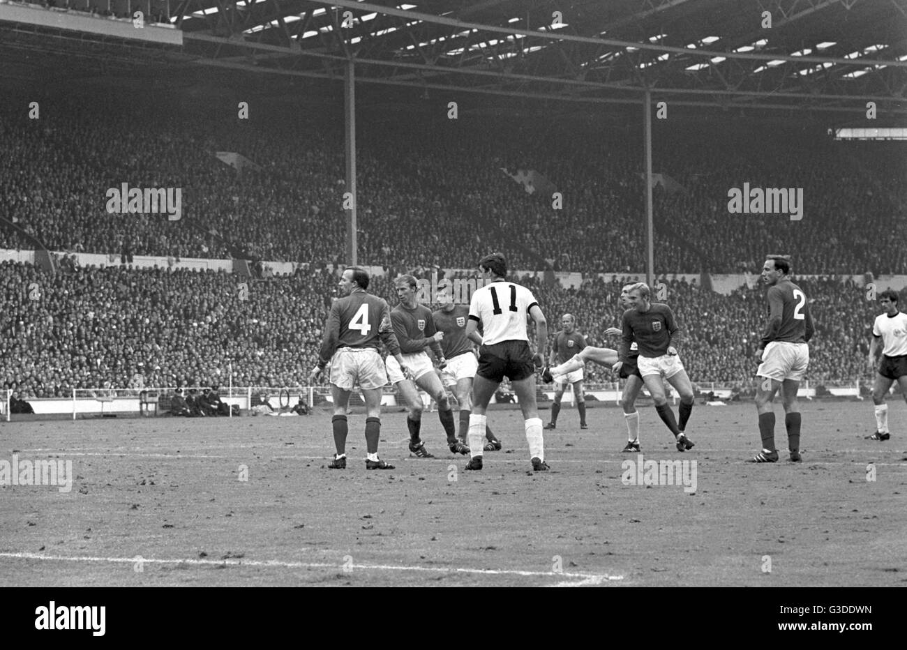Pour la Coupe du Monde 1966 - Final - l'Angleterre v l'Allemagne de l'Ouest 4-2 a.e.t. - Une scène d'action. Dans le monde d'utilisation | Banque D'Images
