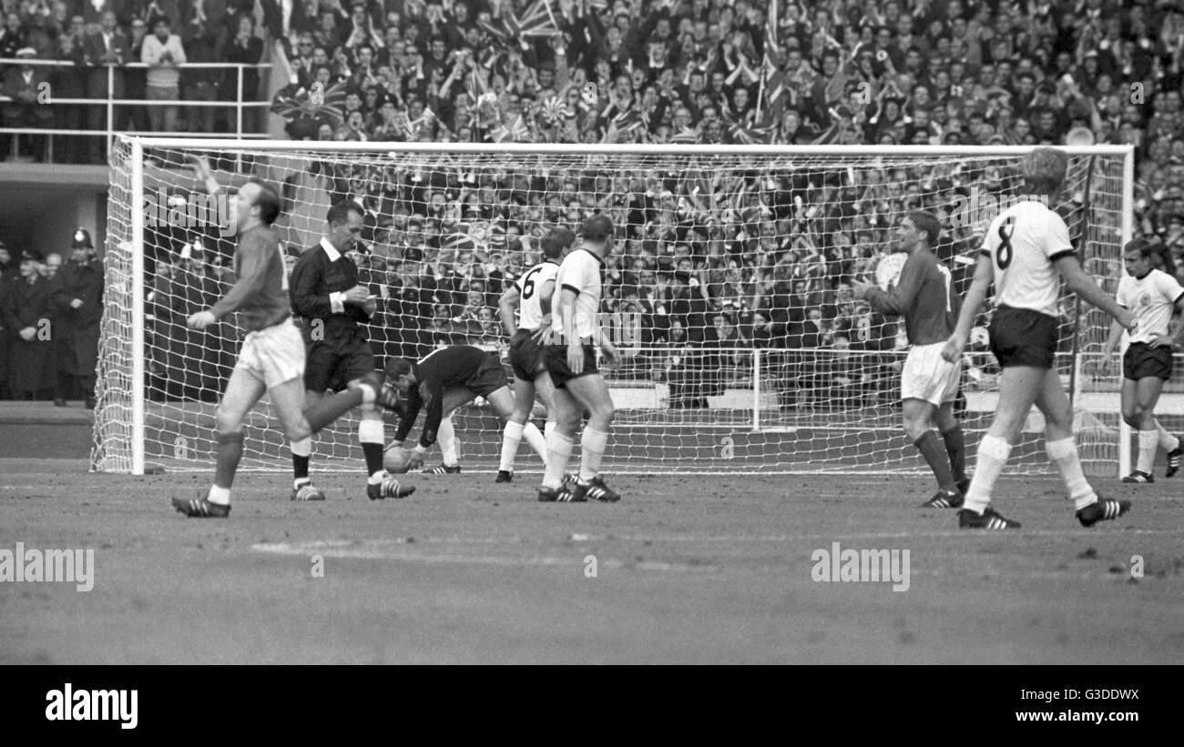 Pour la Coupe du Monde 1966 - Final - Angleterre - l'Allemagne de l'Ouest 4-2 a.e.t. - But pour l'Angleterre. Dans le monde d'utilisation | Banque D'Images