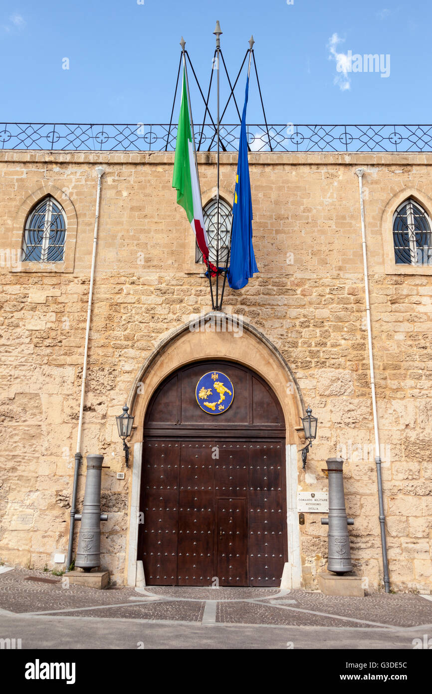Comando Militare Autonomo Sicilia, Piazza dell Parlamento, Palerme, Sicile, Italie Banque D'Images