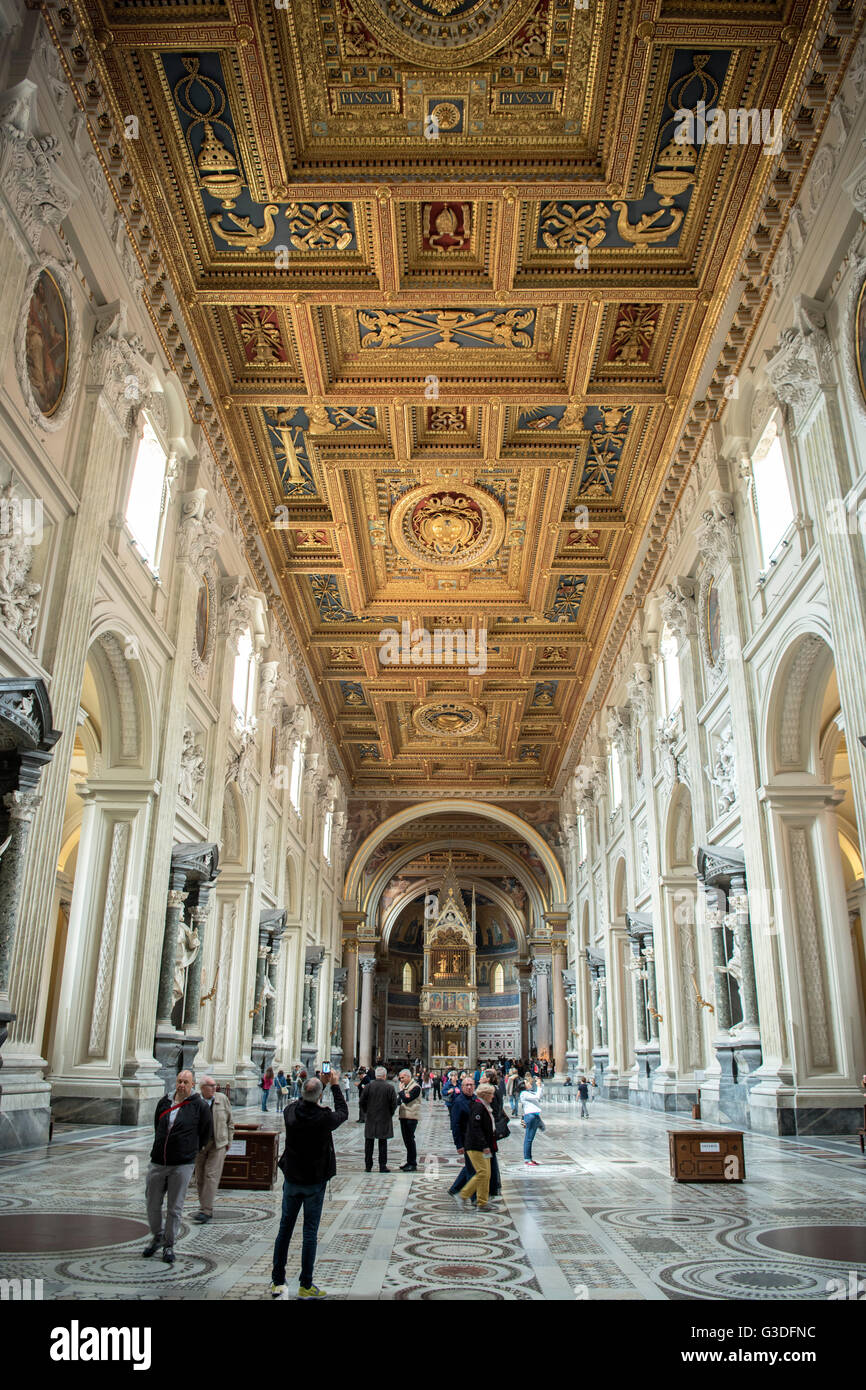 Italien, Rom, Päpstliche Erzbasilika San Giovanni in Laterano (auch), Lateranbasilika Hauptschiff, Basilique der Decke Banque D'Images