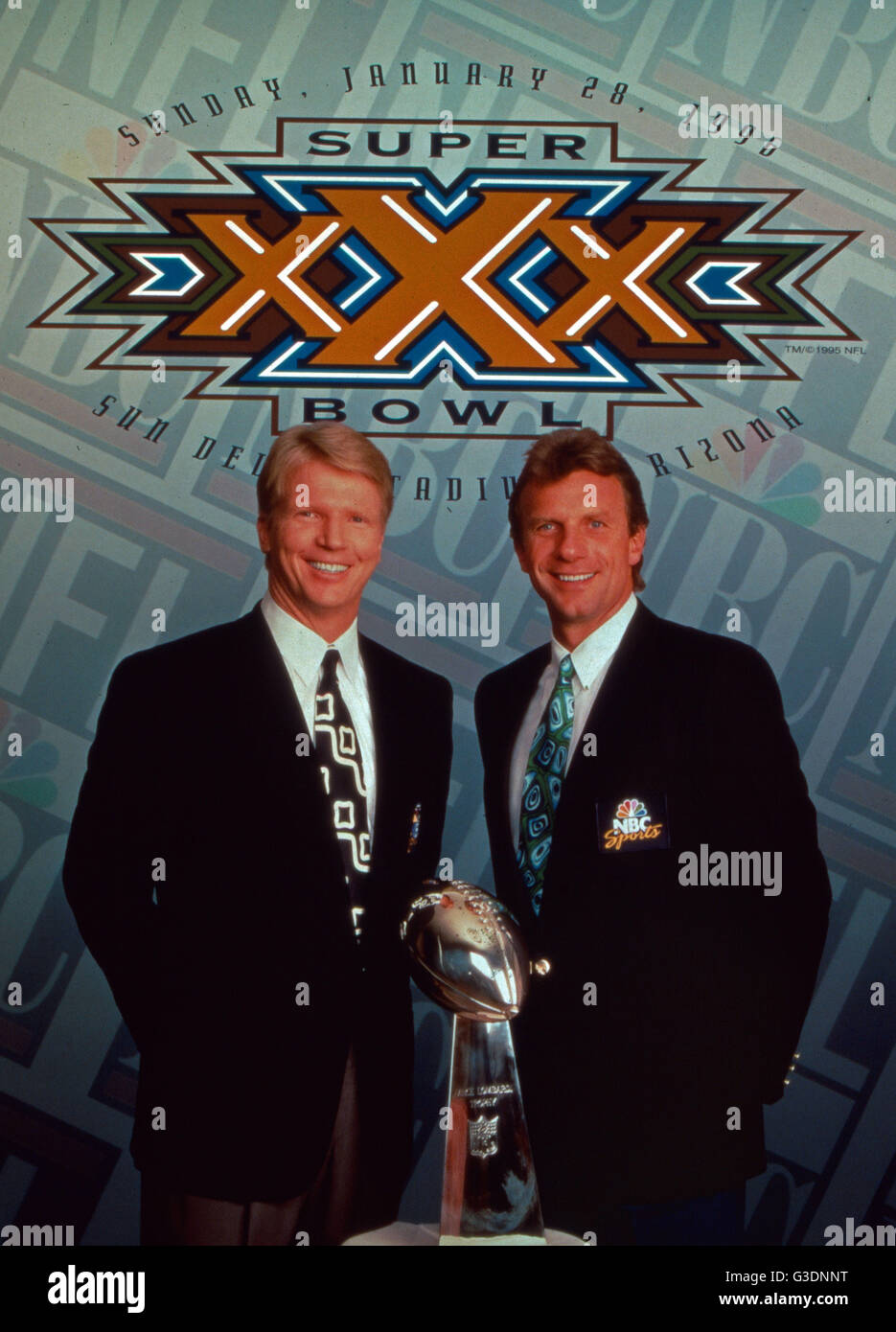 Die Moderatoren des Super Bowl XXX Phil Simms und Joe Montana, USA 1990er  Jahre. Les présentateurs de Super Bowl XXX, USA des années 90 Photo Stock -  Alamy