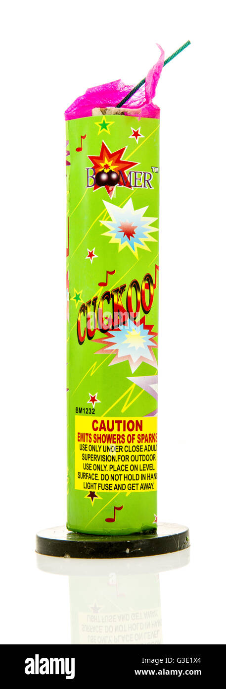 Winneconne, WI - 8 juin 2016 : coucou Boomer d'artifice sur un fond isolé Banque D'Images