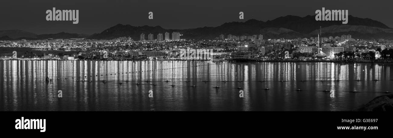 Nuit panorama d'Eilat, Israël Banque D'Images